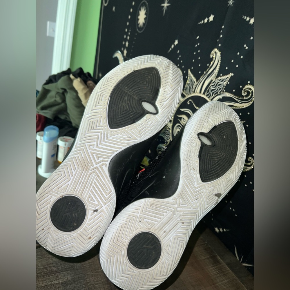 Nike Kyrie Flytrap / Black White Bright Crimson - image 4